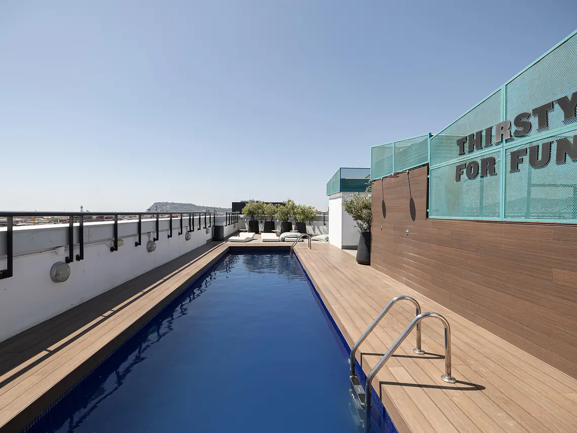 Rooftop swimming pool and terrace at Beyoo Marina in Barcelona